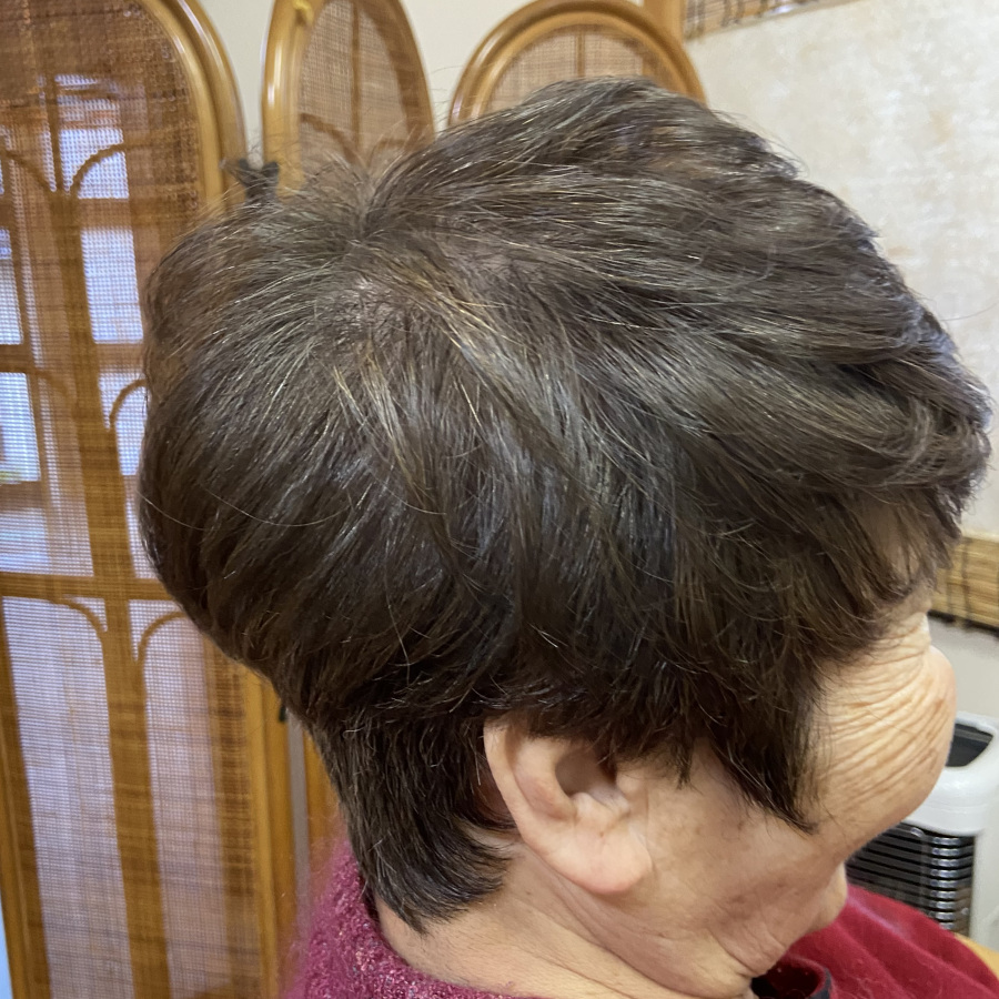80代女性ショートボブに伸ばす過程のスタイル仕上がり画像