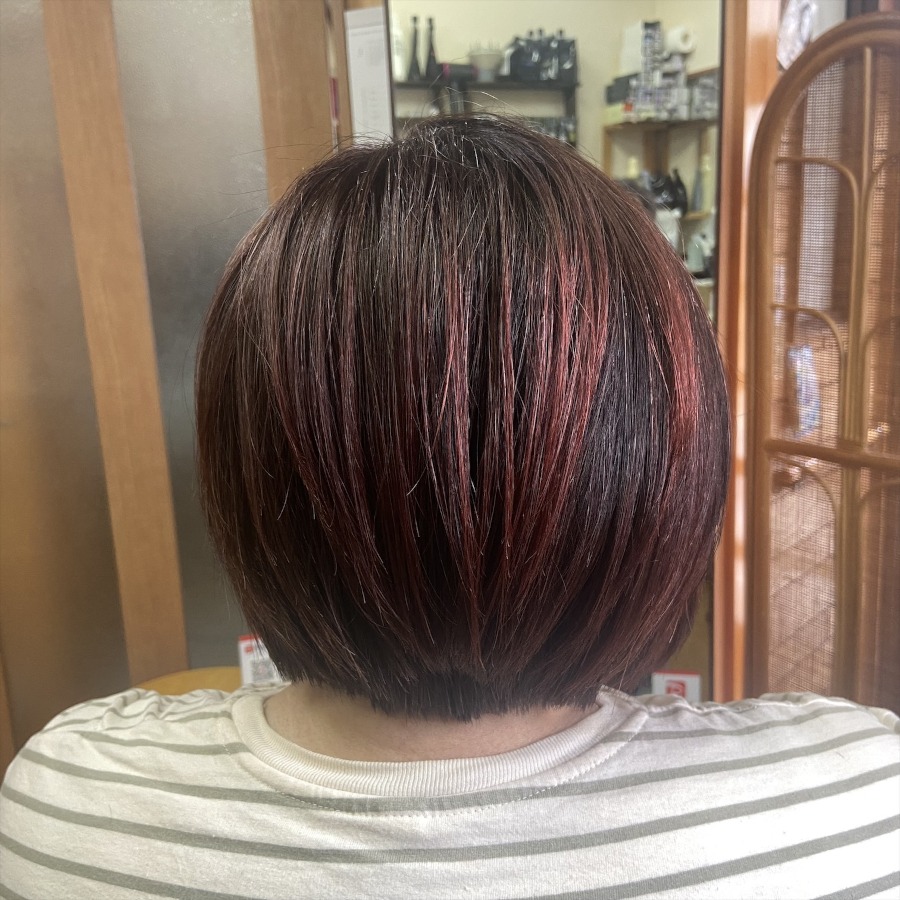 前下がりボブ50代女性バックから撮影