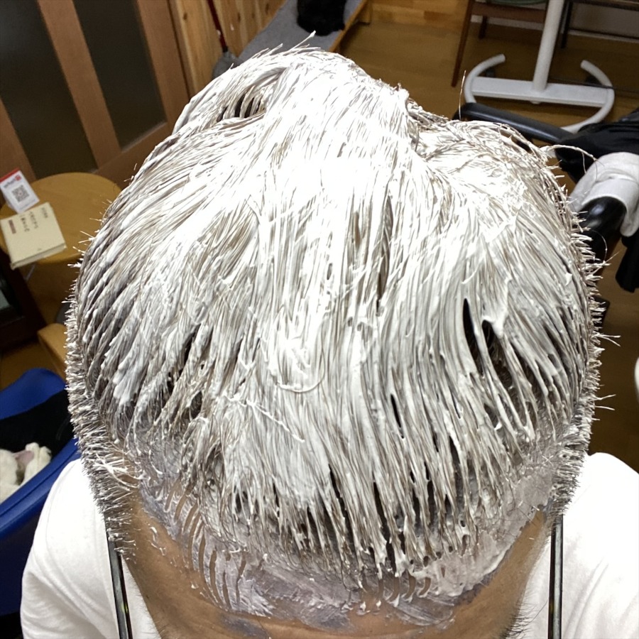シルバー系カラー剤塗布後の画像