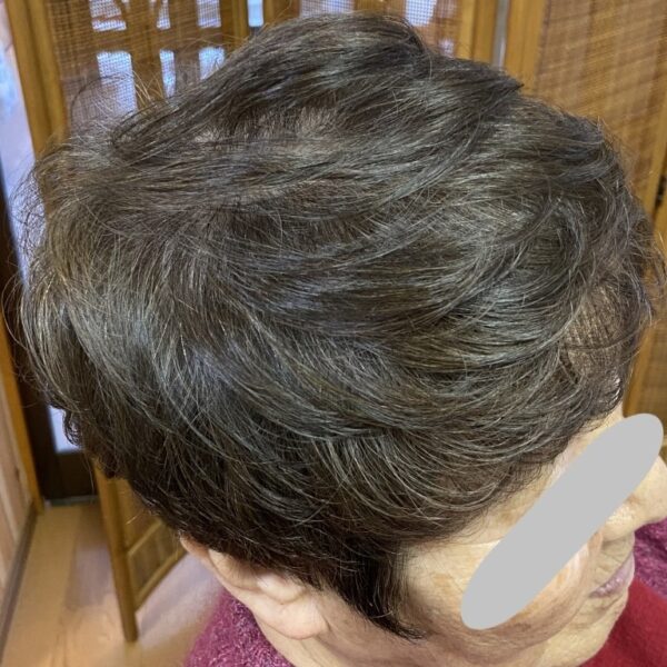 グレージュ白髪ぼかし80代女性