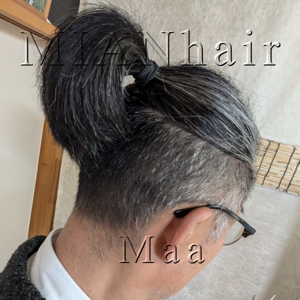 くせ毛を束ねているMIANhairMaa